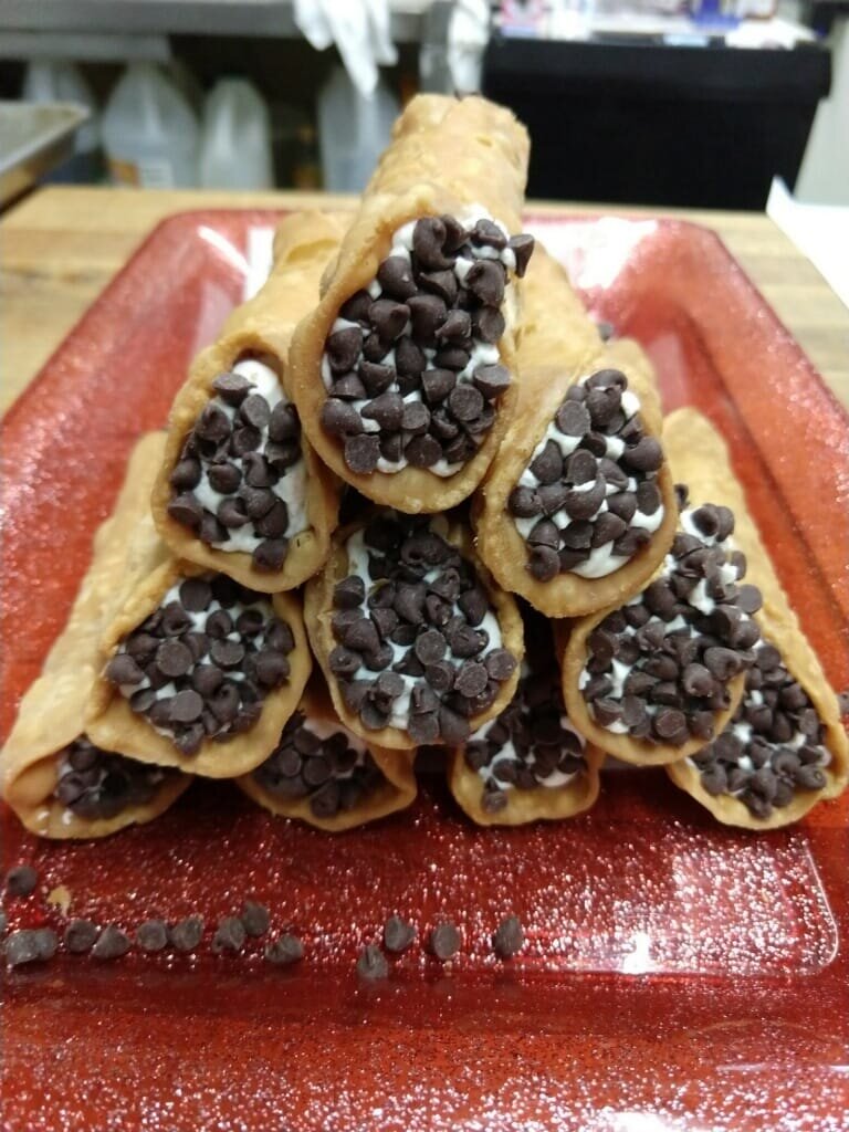 Cannolis.jpg